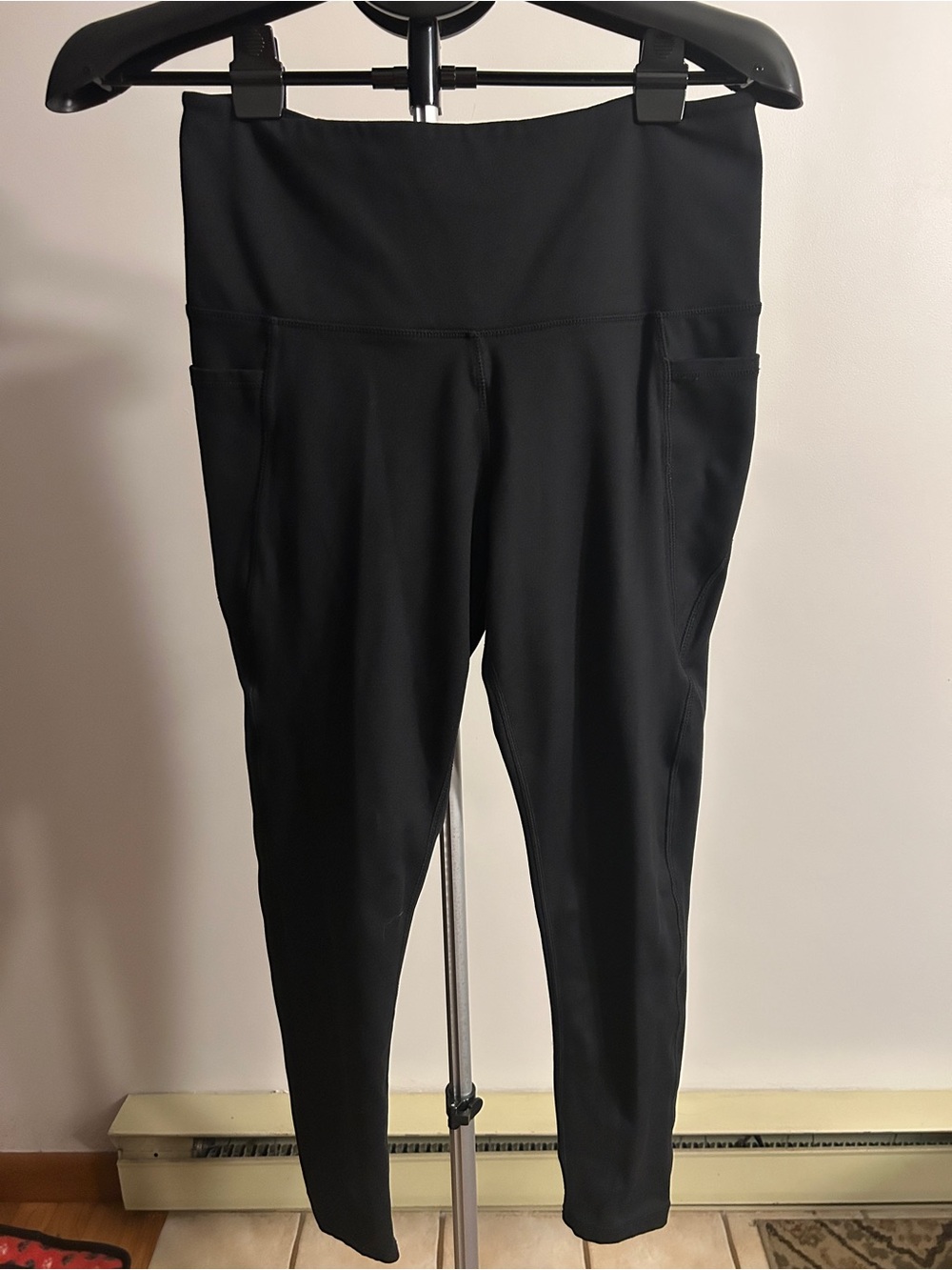 Danskin Black High-Rise Capri Leggings with Side Pockets